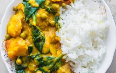 Spice up 2021 with this White Curry with Cashew Nuts and Raisins Recipe