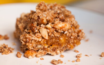 Enjoy some No-Bake Raw Apple Crumble